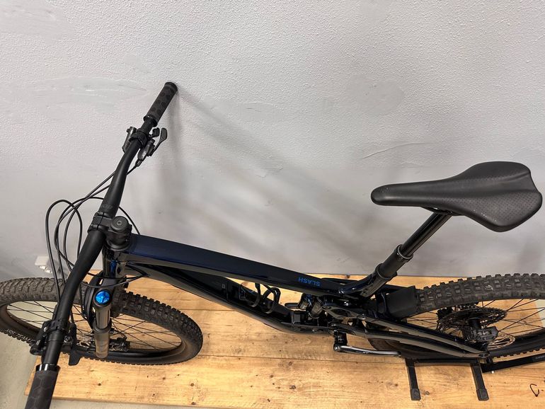 Used Trek Slash 8 Gen 6 2025 2025 Mountainbike, Blue, 27.5, 29 — image 31 of 33