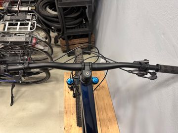 Used Trek Slash 8 Gen 6 2025 2025 Mountainbike, Blue, 27.5, 29 — image 33 of 33