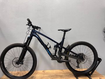 Used Trek Slash 8 Gen 6 2025 2025 Mountainbike, Blue, 27.5, 29 — image 32 of 33