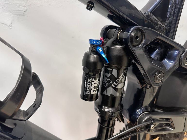 Used Trek Slash 8 Gen 6 2025 2025 Mountainbike, Blue, 27.5, 29 — image 23 of 33