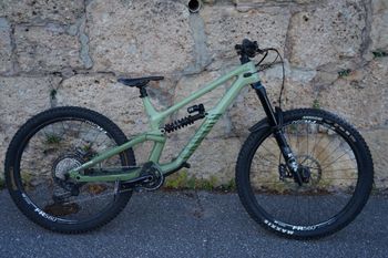 Used Canyon Canyon Torque CF8 2022 2022 Mountainbike, Green — image 1 of 10