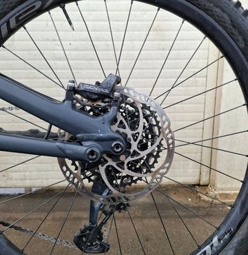 Używany Specialized Turbo Kenevo Comp 2022 2022 Mountainbike — zdjęcie 4 z 7