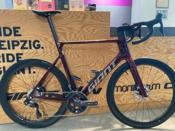 Used Giant Propel Advanced Pro 0 2024 2024 Road & Gravel, Red — image 1 of 7
