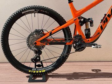 Używany Pivot FIREBIRD Pro XT/XTR - Air 2022 2022 Mountainbike — zdjęcie 4 z 10
