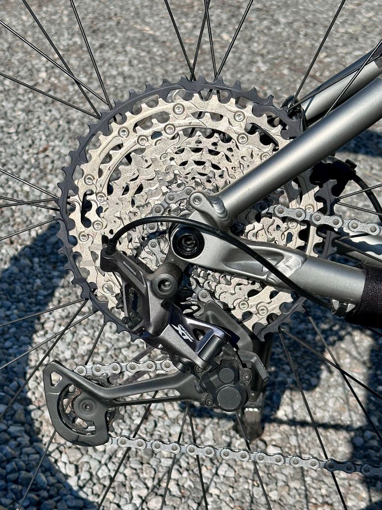 Used Stevens E-Agnello 2021 2021 Mountainbike, Light Gray, 29 — image 4 of 7