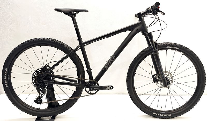 Used Rose Count Solo 2 2024 2024 Mountainbike, Black, 27.5, 29 — image 1 of 12