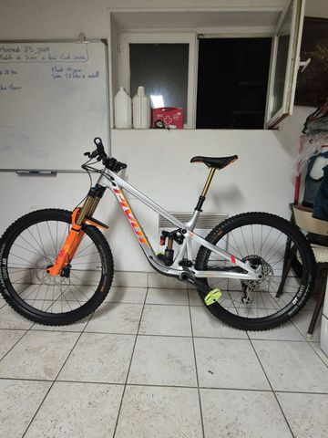 Used Pivot Firebird 29 Pro X01 2023 2023 Mountainbike, Light Gray, 29 — image 2 of 6