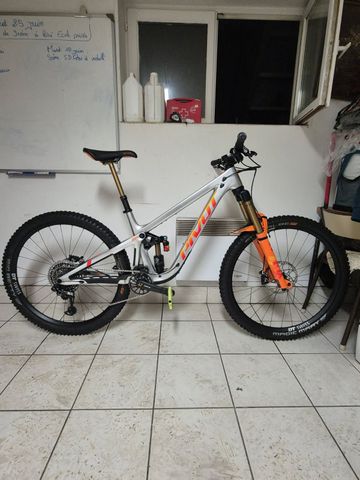 Used Pivot Firebird 29 Pro X01 2023 2023 Mountainbike, Light Gray, 29 — image 1 of 6