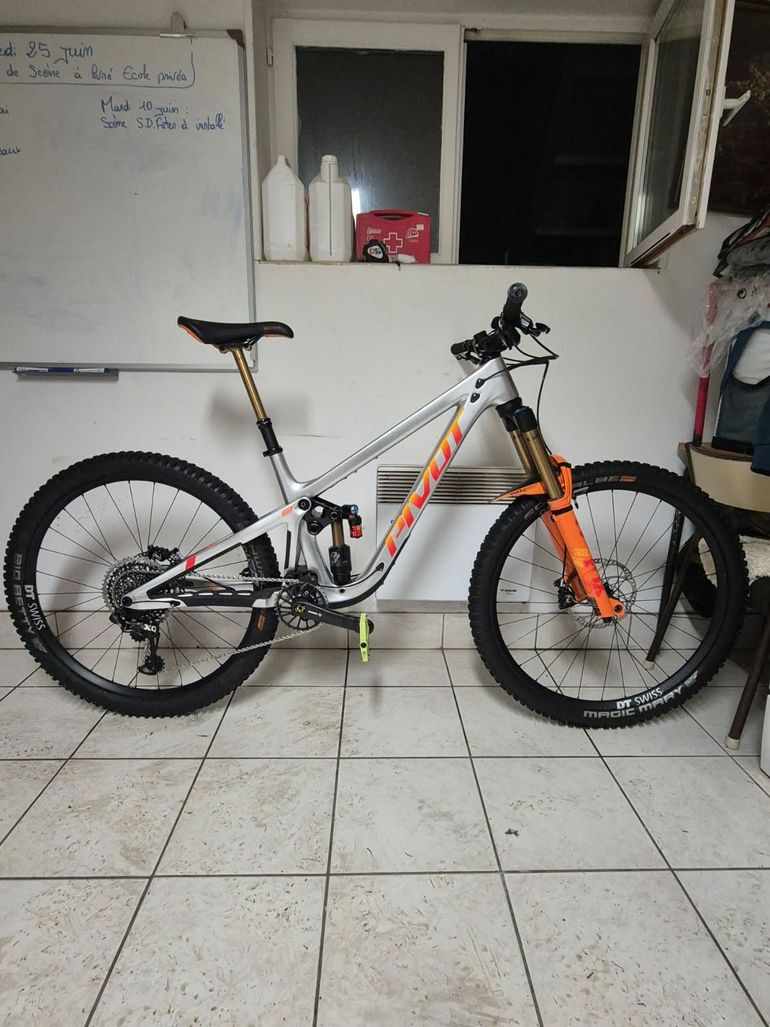 Used Pivot Firebird 29 Pro X01 2023 2023 Mountainbike, Light Gray, 29 — image 1 of 6