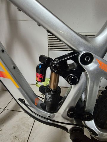 Used Pivot Firebird 29 Pro X01 2023 2023 Mountainbike, Light Gray, 29 — image 4 of 6