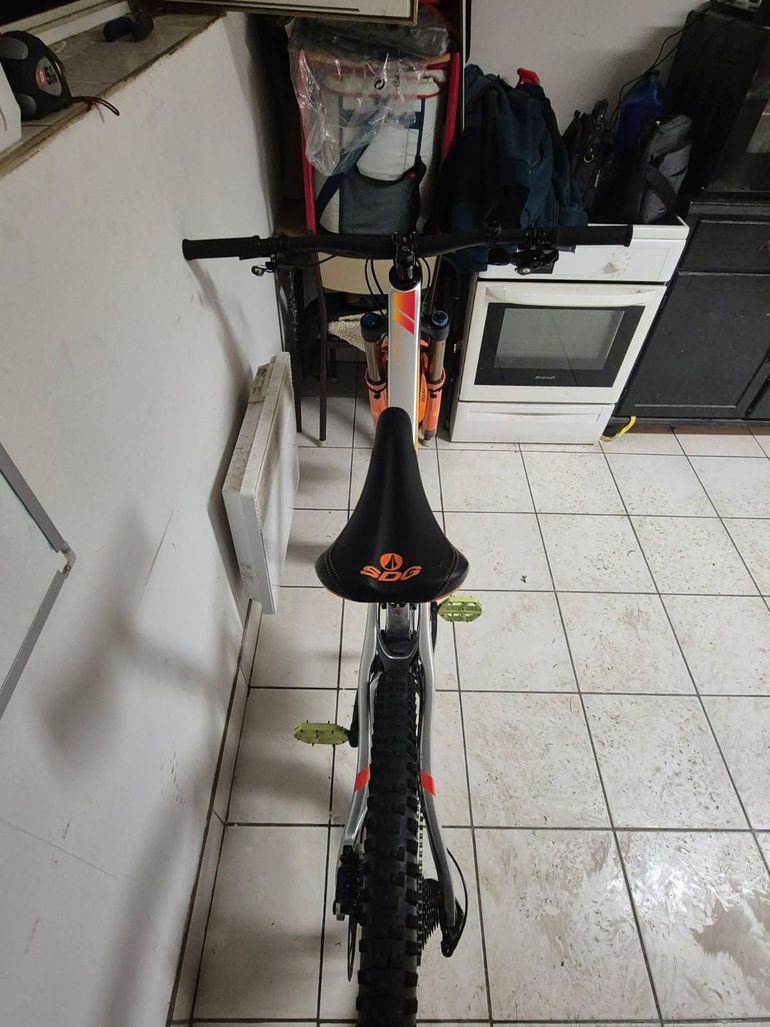 Used Pivot Firebird 29 Pro X01 2023 2023 Mountainbike, Light Gray, 29 — image 3 of 6