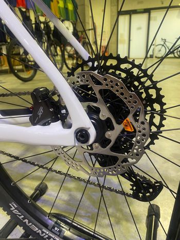 Used BH Ultimate Evo Shimano Deore 2024 Mountainbike, White — image 11 of 12