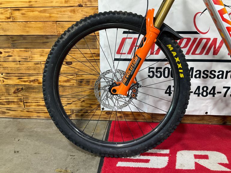 Used Pivot Firebird 29 Team XTR 2022 2022 Mountainbike, Light Gray, 29 — image 2 of 5