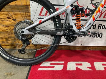 Used Pivot Firebird 29 Team XTR 2022 2022 Mountainbike, Light Gray, 29 — image 1 of 5