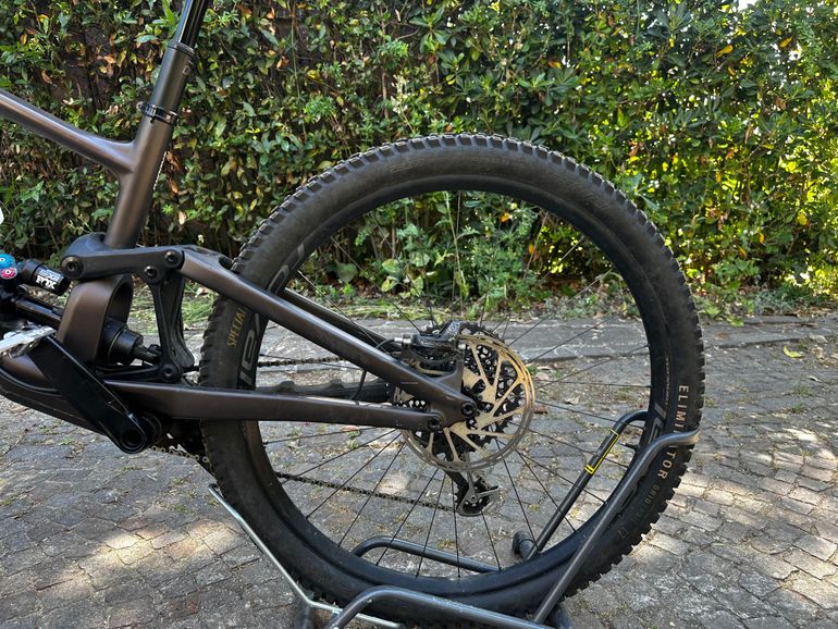 Used Specialized Enduro Expert 2022 2022 Mountainbike, Verde — image 7 of 22