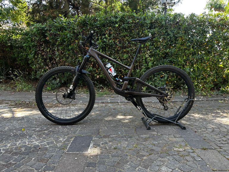 Used Specialized Enduro Expert 2022 2022 Mountainbike, Verde — image 4 of 22