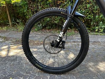 Used Specialized Enduro Expert 2022 2022 Mountainbike, Verde — image 6 of 22