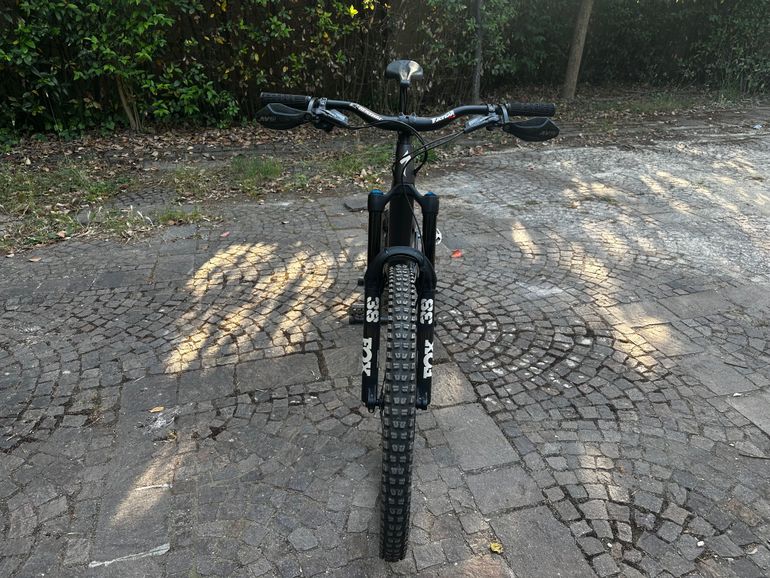 Used Specialized Enduro Expert 2022 2022 Mountainbike, Verde — image 19 of 22