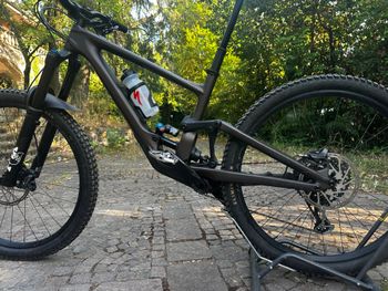 Used Specialized Enduro Expert 2022 2022 Mountainbike, Verde — image 9 of 22