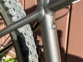 Used Specialized Chisel 2022 2022 Mountainbike, Light Gray, 29 — image 8 of 13