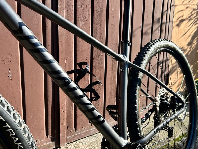 Used Specialized Chisel 2022 2022 Mountainbike, Light Gray, 29 — image 12 of 13