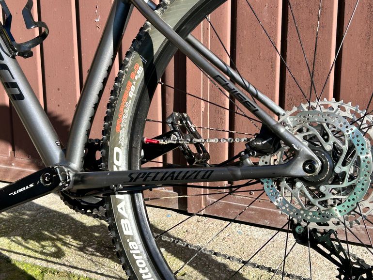 Used Specialized Chisel 2022 2022 Mountainbike, Light Gray, 29 — image 4 of 13
