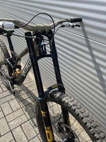 Tweedehands Specialized Demo Race 2025 2025 Mountainbike — afbeelding 9 van 9