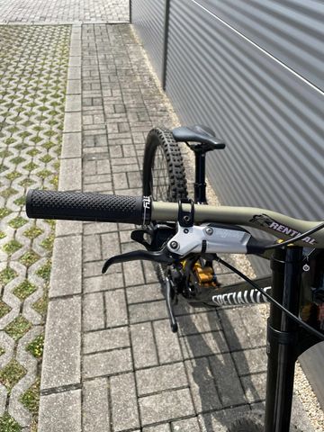 Tweedehands Specialized Demo Race 2025 2025 Mountainbike — afbeelding 3 van 9