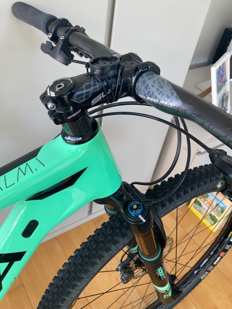 Used Orbea ALMA M10 2018 2018 Mountainbike, Green, 27.5, 29 — image 2 of 11
