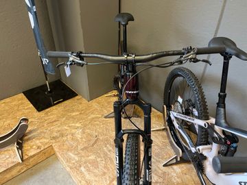 Gebrauchtes Stevens E-Maverick AM 9.4.3 2023 2023 Mountainbike, Rot, 29 — Bild 4 von 7