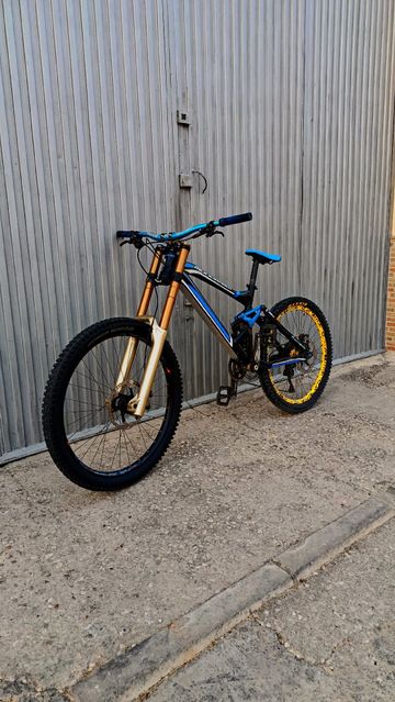 Used Mondraker Summum Shimano Saint 2025 Mountainbike, Blue — image 1 of 10