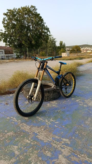 Used Mondraker Summum Shimano Saint 2025 Mountainbike, Blue — image 2 of 10