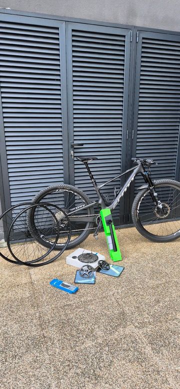 Used Scott Spark RC Team 2022 2022 Mountainbike, Black, 29 — image 1 of 16