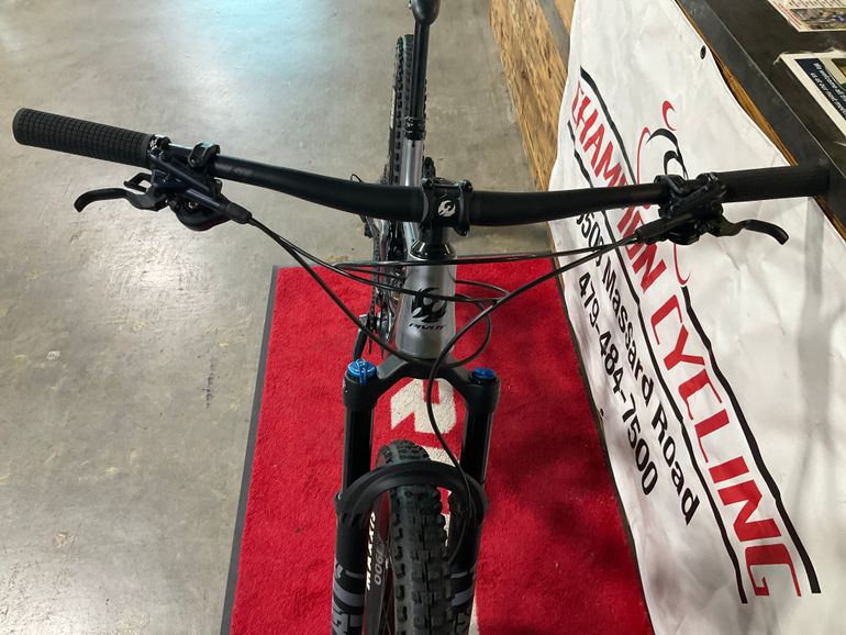 Used Pivot Pivot - Trail 2023 Mountainbike, Light Gray — image 3 of 4