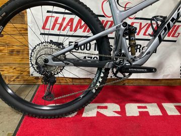 Used Pivot - Trail 2023 Mountainbike, Light Gray — image 2 of 4