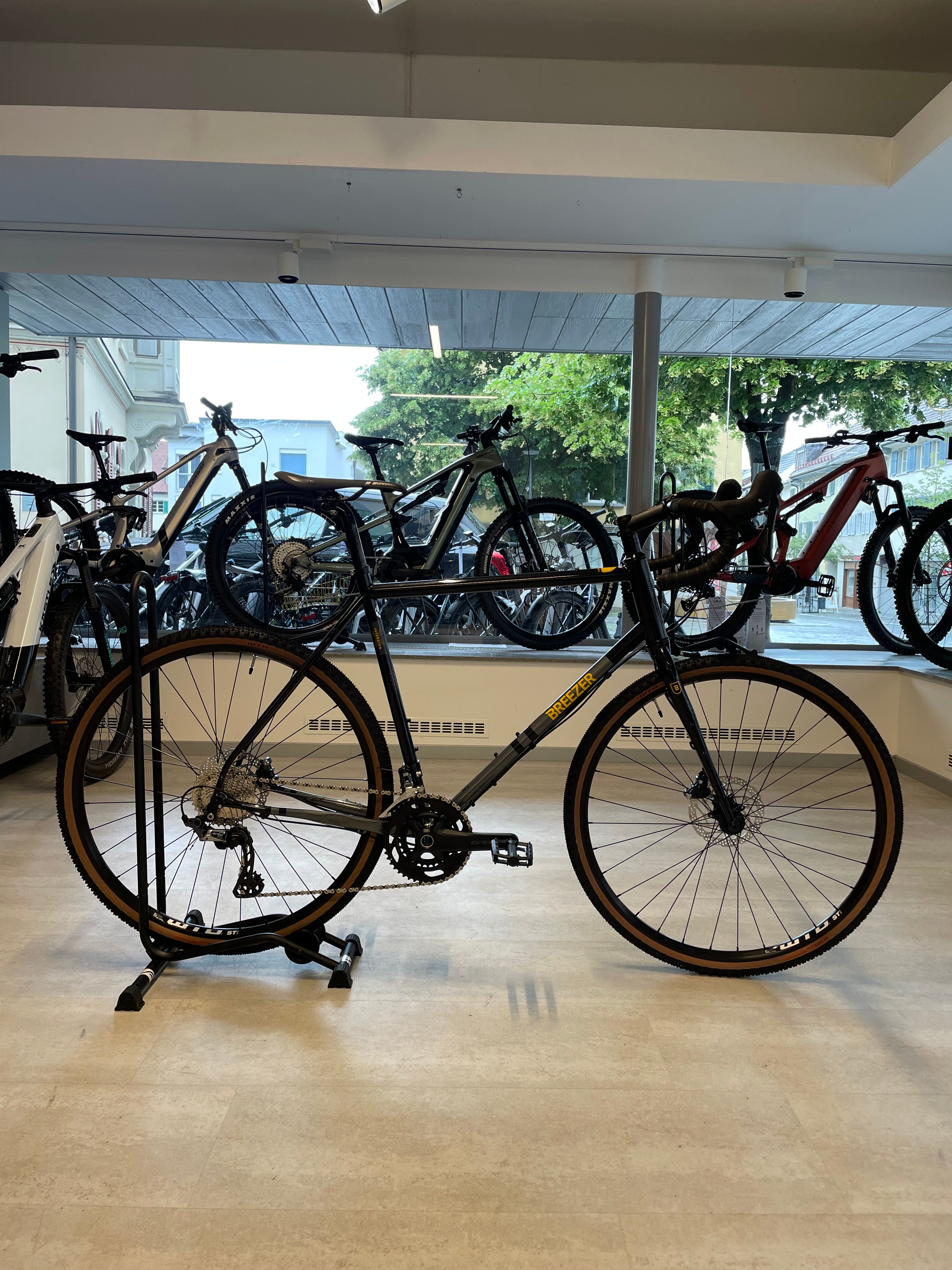 Breezer Bike Breezer Inversion Frame Mountain Bike Breezer