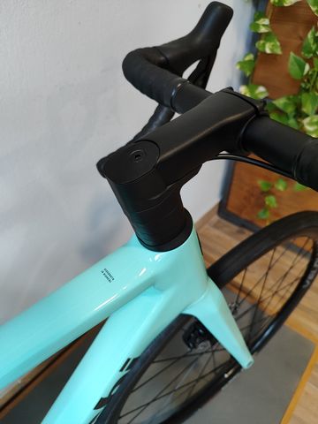 Used Bianchi Sprint 105 Di2 2025 Road & Gravel, Blue — image 3 of 7