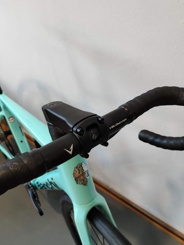 Used Bianchi Sprint 105 Di2 2025 Road & Gravel, Blue — image 6 of 7