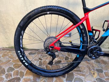 Used Giant Xtc Shimano Deore XT 2018 Mountainbike, Black — image 2 of 3
