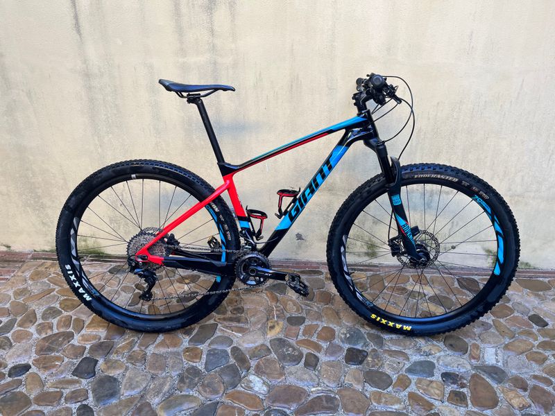 Used Giant Xtc Shimano Deore XT 2018 Mountainbike, Black — image 1 of 3
