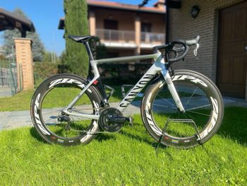 Used Canyon Aeroad CF SLX 9.0 LTD 2018 2018 Road & Gravel, Light Gray — image 3 of 6