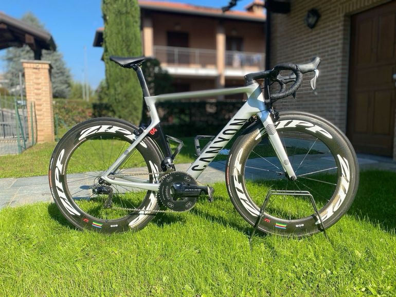 Used Canyon Aeroad CF SLX 9.0 LTD 2018 2018 Road & Gravel, Light Gray — image 3 of 6