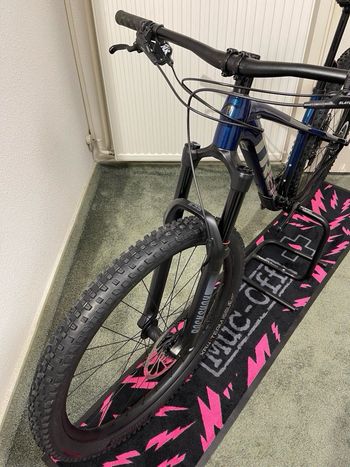 Used Trek Roscoe 8 2023 2023 Mountainbike, Blue, 27.5, 29 — image 14 of 16