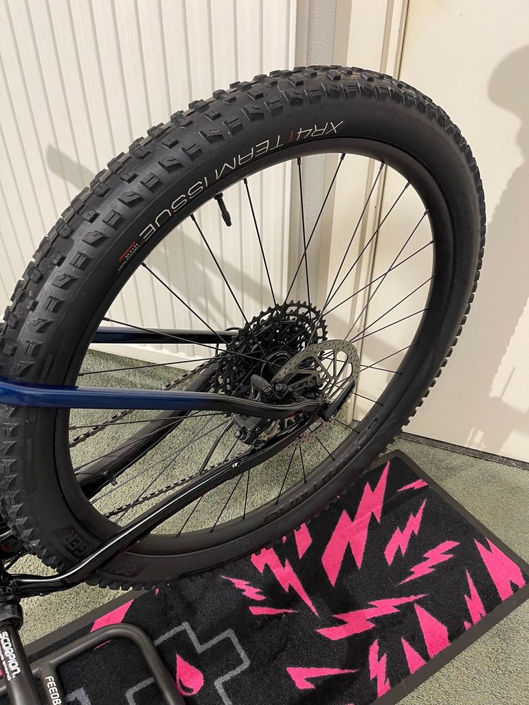 Used Trek Roscoe 8 2023 2023 Mountainbike, Blue, 27.5, 29 — image 16 of 16