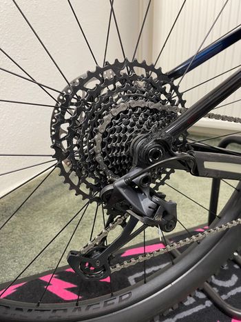 Used Trek Roscoe 8 2023 2023 Mountainbike, Blue, 27.5, 29 — image 6 of 16