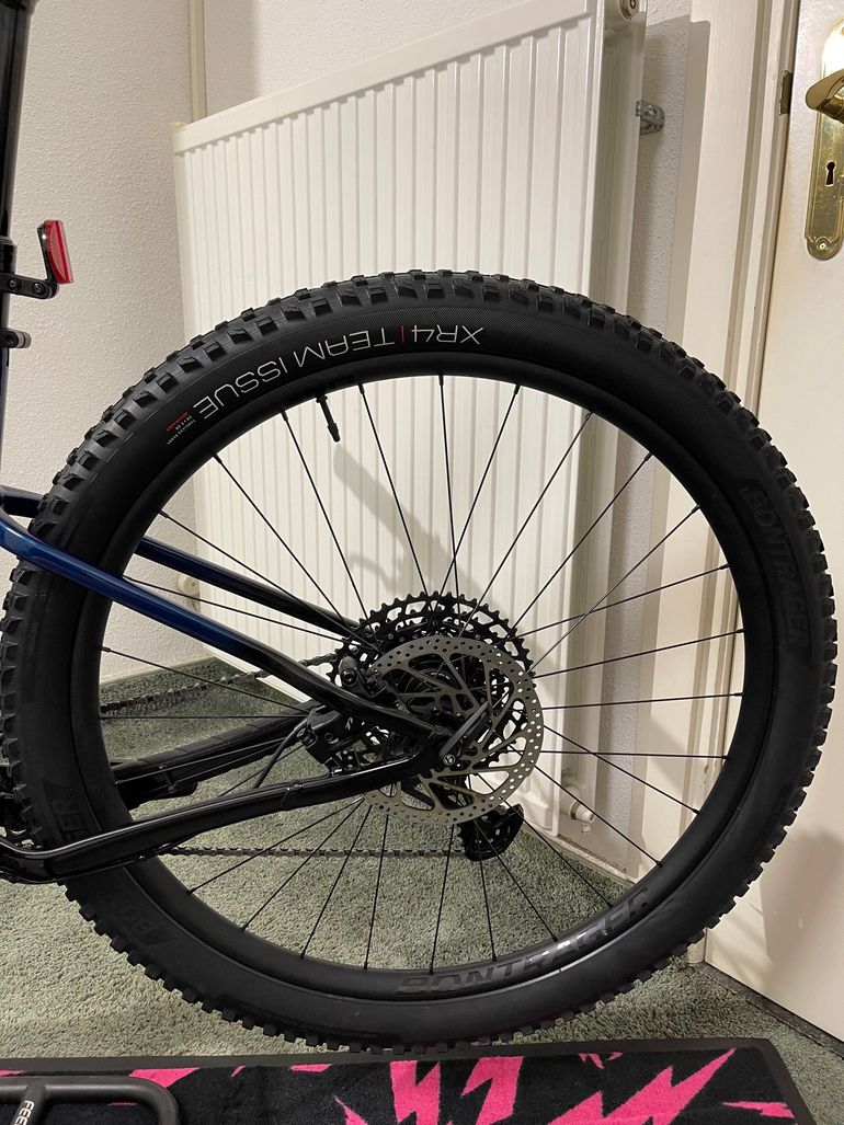 Used Trek Roscoe 8 2023 2023 Mountainbike, Blue, 27.5, 29 — image 13 of 16