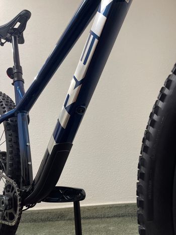 Used Trek Roscoe 8 2023 2023 Mountainbike, Blue, 27.5, 29 — image 8 of 16