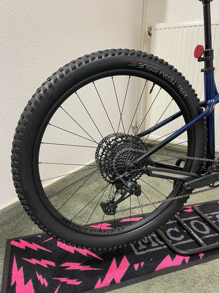 Used Trek Roscoe 8 2023 2023 Mountainbike, Blue, 27.5, 29 — image 2 of 16