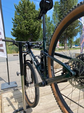Used BMC Fourstroke 01 LT | ONE 2022 2022 Mountainbike, Green, 29 — image 2 of 4