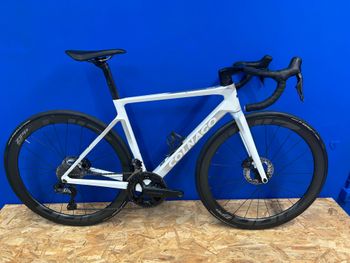 Used Colnago V4Rs Disc Ultegra Di2 8100 w/Fulcrum Racing Wind 400 Wheels 2024 2024 Road & Gravel